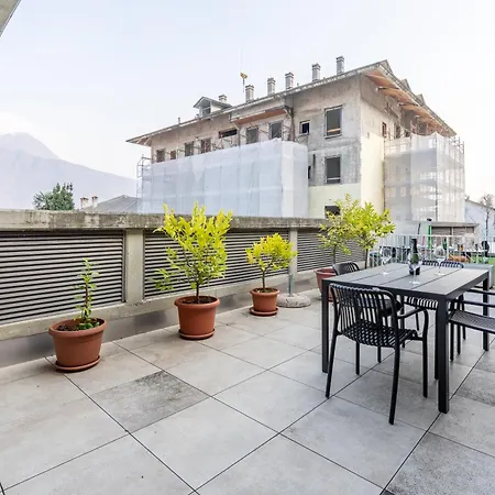 Larius Apartment-residence With Pool On Appartement Musso