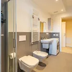 Larius Apartment-residence With Pool On Appartamento